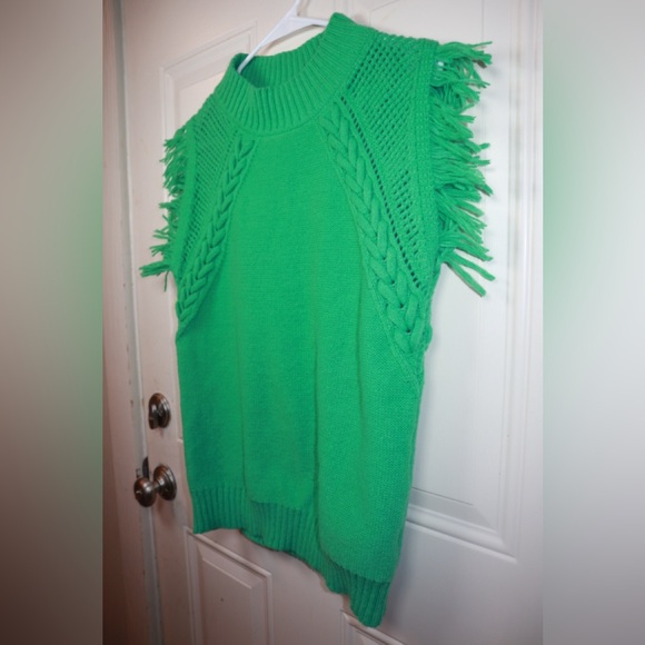 Short Sleeve Women Slim Fit Knit Sweater Vest With Tassels SIZE LARGE - Picture 2 of 3